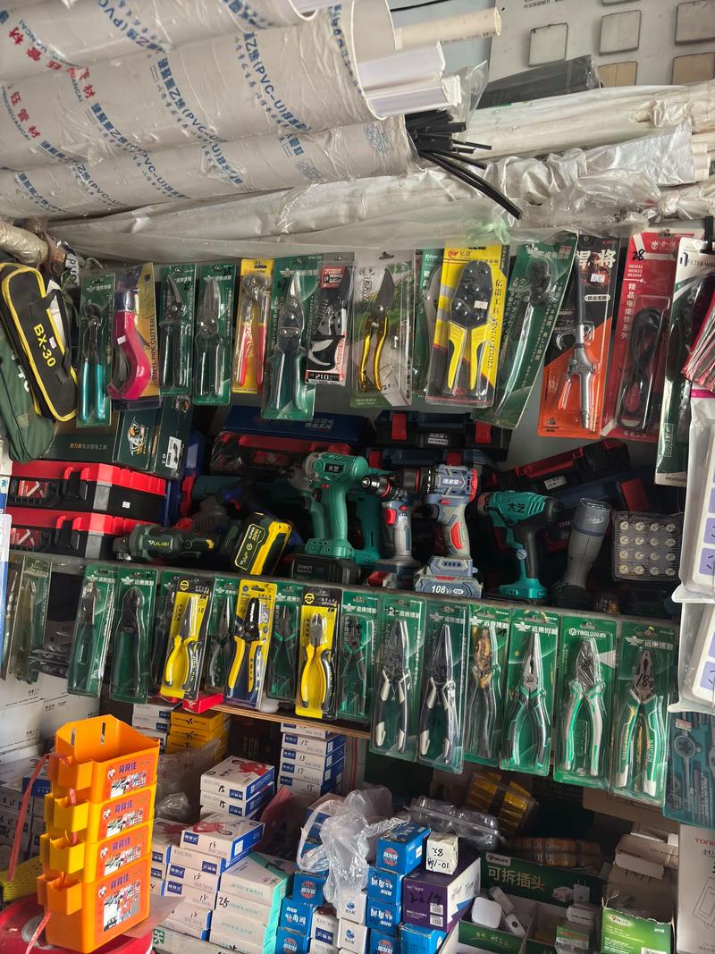 守店日常 在重復中堅守的五金機電實體店